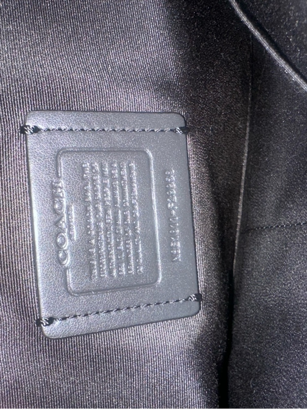 Coach Signature Shoulder Tote in black - Picture 4 of 6